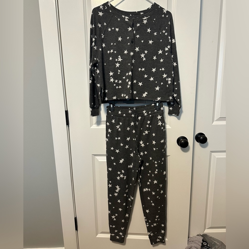 NWOT Victoria’s Secret Women’s Pajama Set Gray with stars size XS
